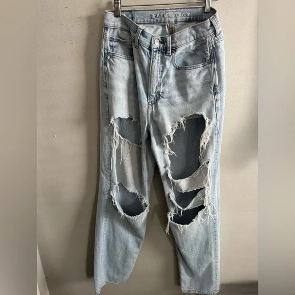American Eagle destroyed Baggy straight light Wash Jean size 6 - Picture 1 of 9